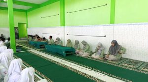 Halal Bihalal MA Al Fatich Pererat Silaturahmi Warga Madrasah