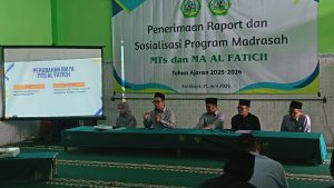 Penerimaan Rapor MA Al Fatich Surabaya Berjalan Tertib dan Lancar